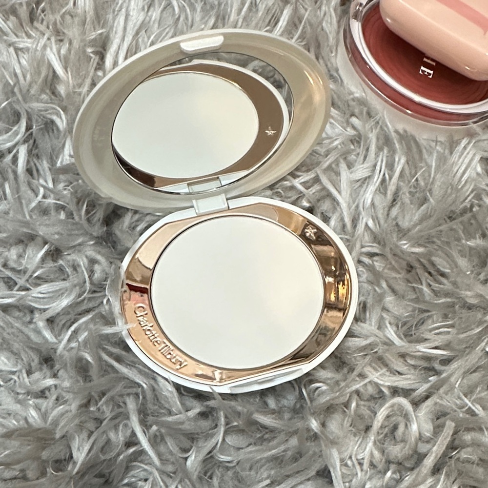 Charlotte Tilbury airbrush brightening powder